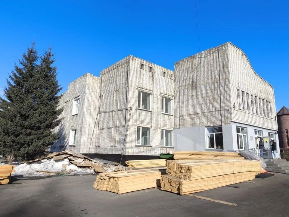    Проверка ремонта и строительства соцобъектов в Горно-Алтайске. Источник: t.me/OlgaSafronovaofficial