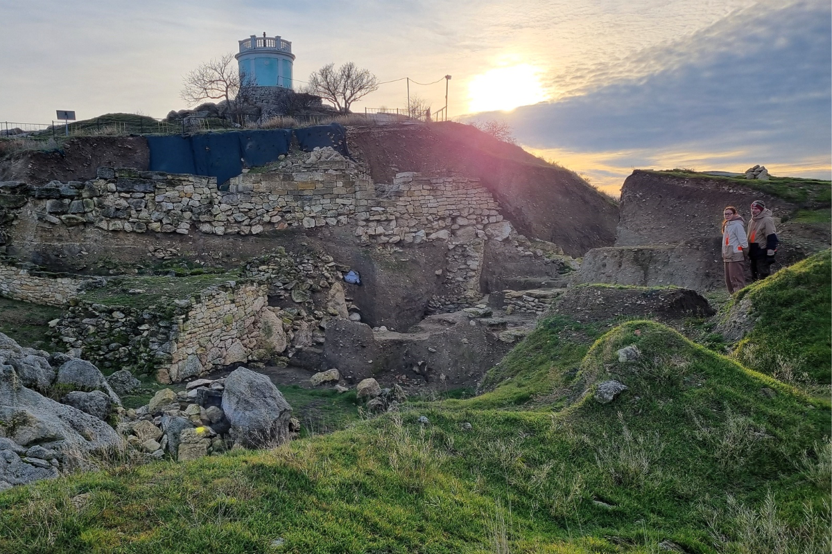 Раскопки акрополя Пантикапея на верхушке горы Митридат, фото автора