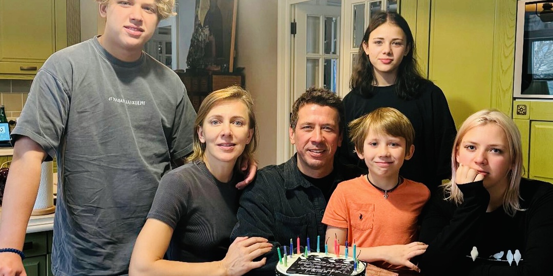 От “Бумера” до школьных собраний: почему после 20 лет брака Мерзликин забрал детей себе