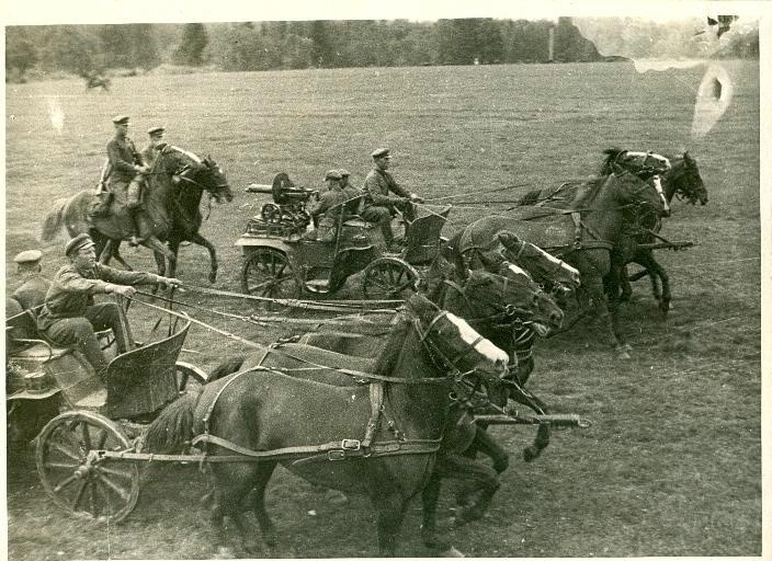 Конно-пулемётная тачанка образца 1926 года. Принята на вооружение кавалерийских частей в 1928 году.
Источник russiainphoto.ru