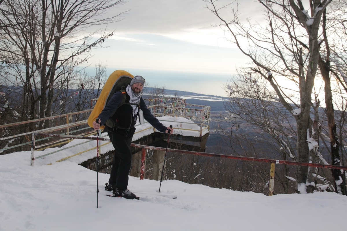 Рюкзак за спиной – привычный атрибут для коллеги