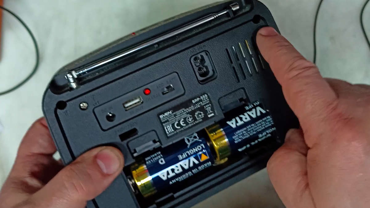 Место нахождения винтов крепления корпуса