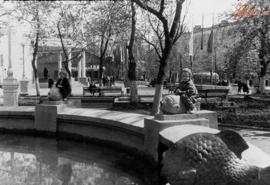 фонтан " Бармалей" в Пензе на улице Ленина -из  интернета