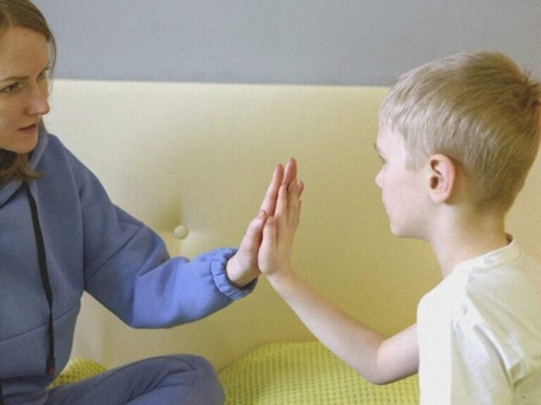    Иллюстрация к материалу: Психотерапевт: аутизм у взрослых можно выявить, а раннее вмешательство — ключ к успеху