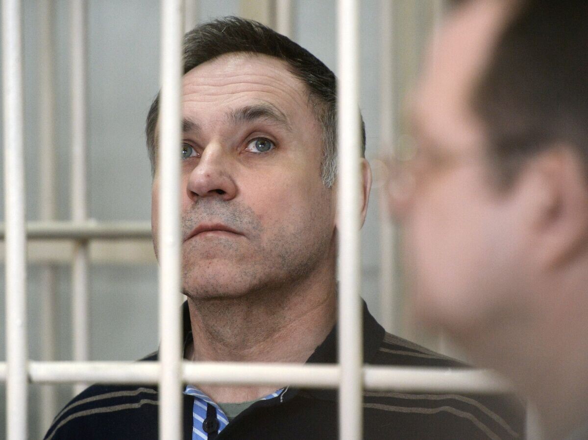     52-летний бывший милиционер Евгений Чуплинский, обвиняемый в убийстве 19 женщин с 1998 по 2005 год, во время оглашения ему приговора в Новосибирском областном суде. 6 марта 2018 | © РИА Новости / Александр Кряжев