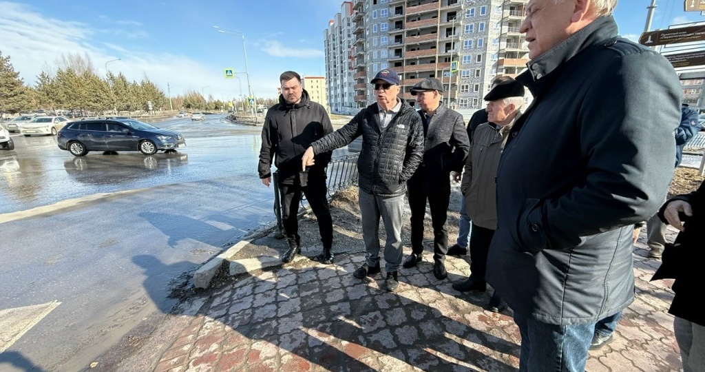 Депутаты Нягани обследовали пешеходные переходы и остановочные комплексы