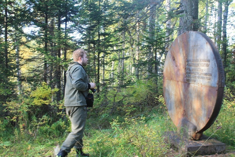    До памятного знака на сопке Метеоритная на месте уникальной находки добраться не так-то просто. Фото: Новоселовский районный краеведческий музей