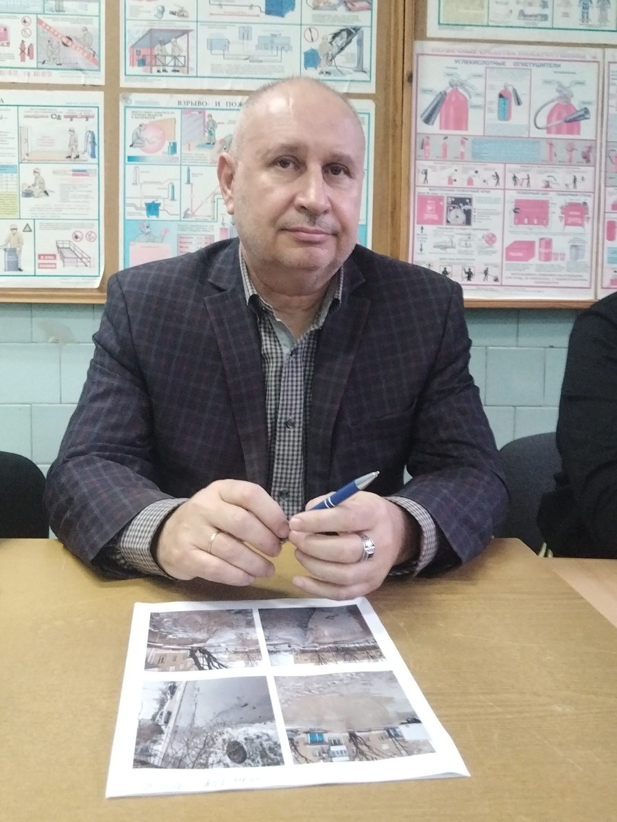 Председатель комитета по обеспечению жизнедеятельности города Феликс Макаровский📷    Жители новых микрорайонов Волжского встретились со своими УК лицом к лицу
