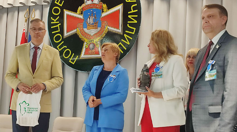 Главным событием встречи стала церемония передачи Полевскому капсулы с землёй с братских захоронений Полоцкого района