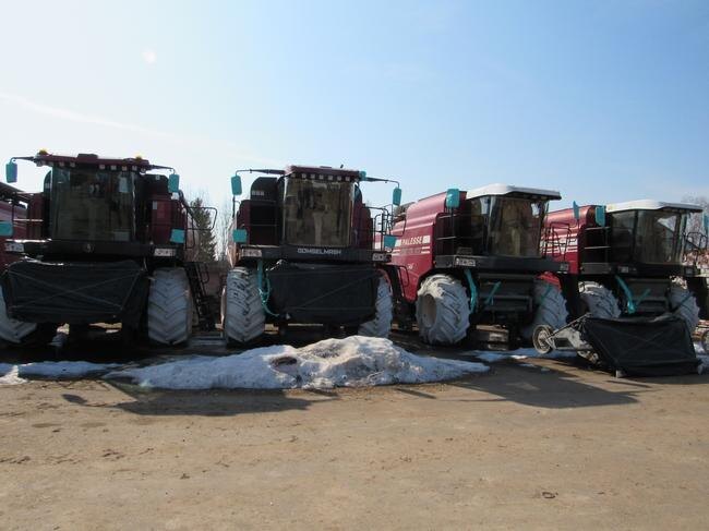 Комбайны ждут своего часа