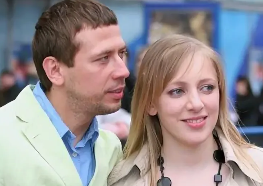 на фото Анна Осокина и Андрей Мерзликин