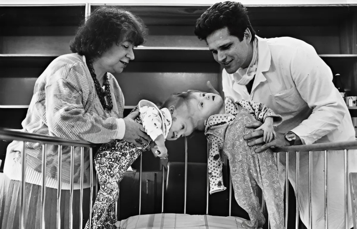 Как сложилась судьба сиамских близнецов Вилии и Виталии, разделённых 35 лет назад