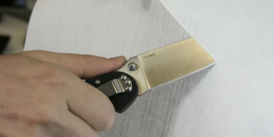 «Ты нож убиваешь, а не точишь!»: знакомый охотник показал, как заточить нож до бритвенной остроты за 1 минуту