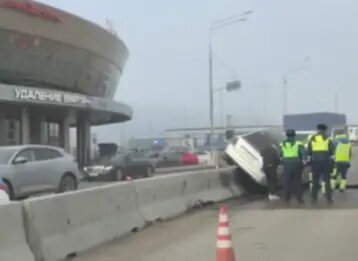    Фото: скриншот видео из тг-канала «Мегаполис | ДТП и ЧП | Санкт-Петербург | Питер»