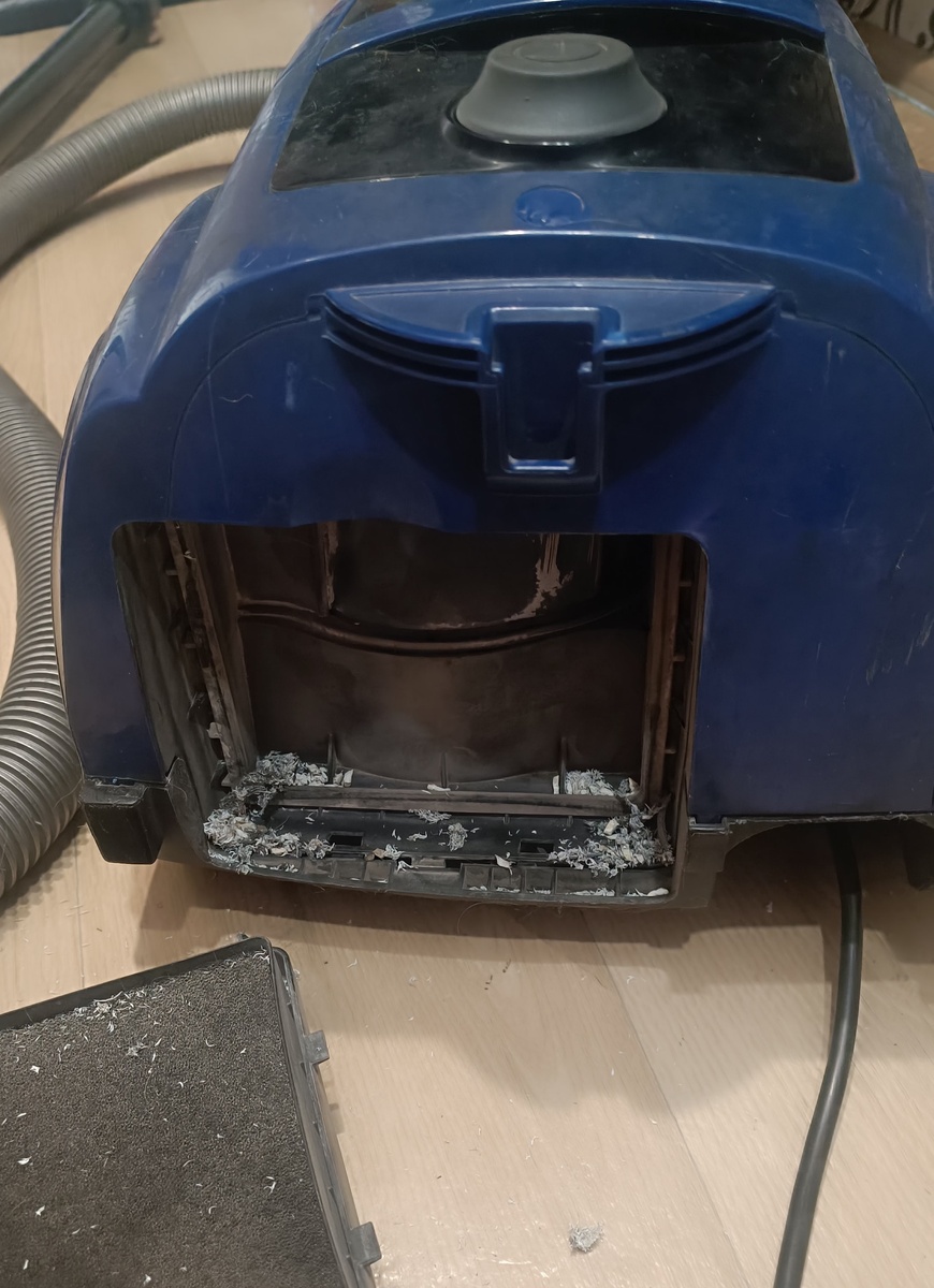 Задымил, и непонятно, что высыпалось с него