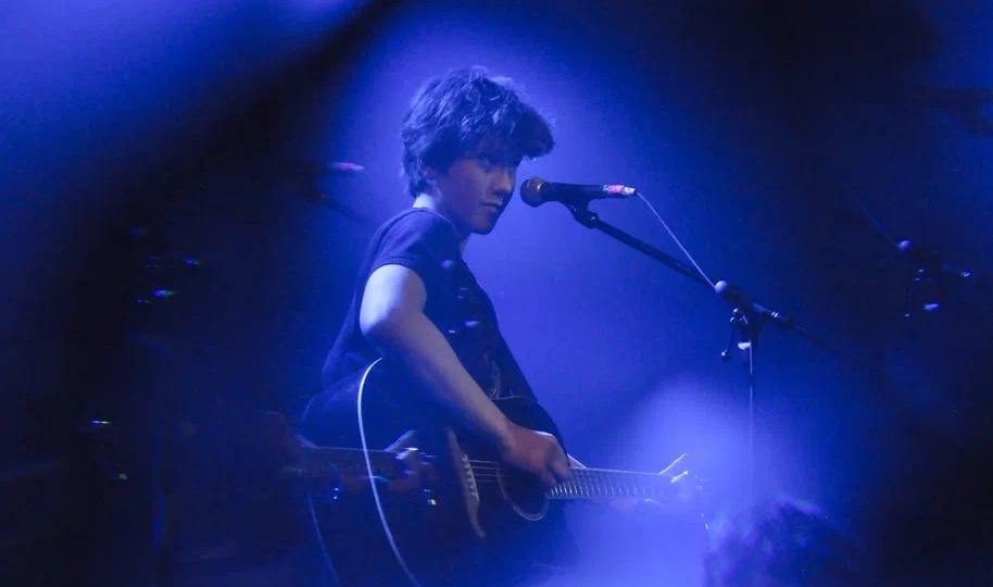 «Самые большие достижения ещё впереди»: юный музыкант Феликс Мурзич рассказал о первых песнях и свободе творчества