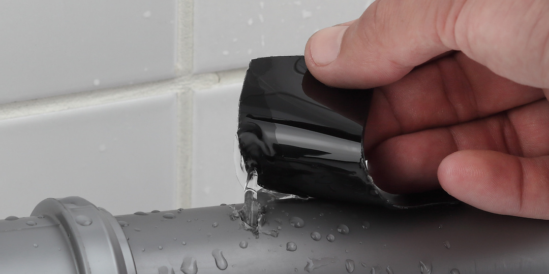 Заклеит даже под водой? Купил тот самый скотч из рекламы и устроил ему жесткий тест