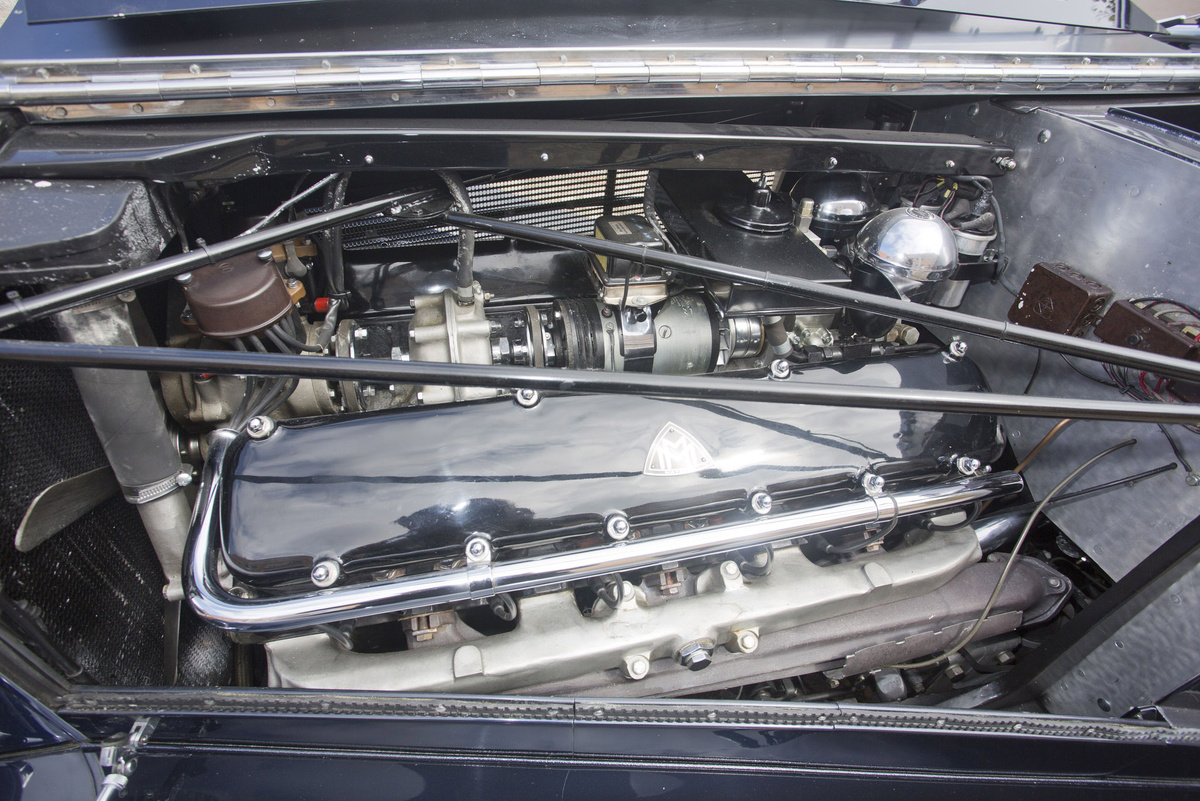  12-цилиндровый V-образный мотор Maybach D.S.8, объемом 7,79 литров и мощностью 200 лошадиных сил при 3000 об/мин. С него всё и началось.