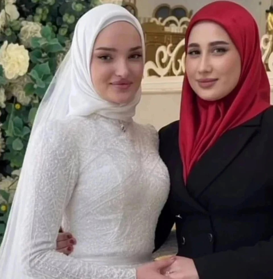 Фото: Лимда ( в черном) со своей соперницей на второй свадьбе мужа