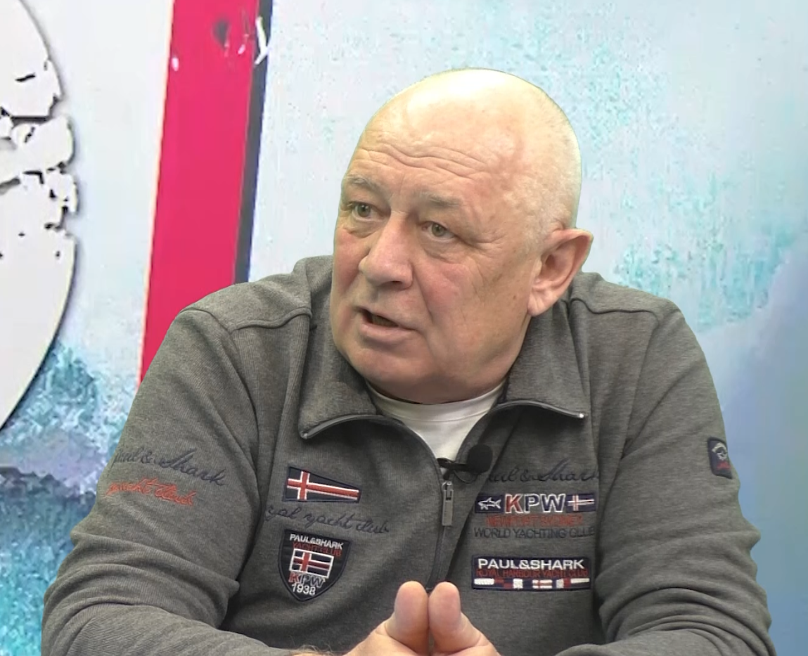 Михаил Крайнов – полковник МВД в отставке, общественно-политический деятель, член совета регионального отделения партии «Справедливая Россия». Постоянный эксперт Ивановского общественного телевидения по вопросам внутренней безопасности, политики и избирательных процессов.