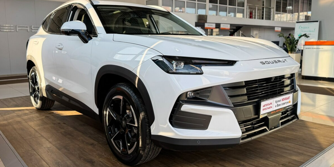 Новый стильный кроссовер приехал к дилерам: показываю машину и цены