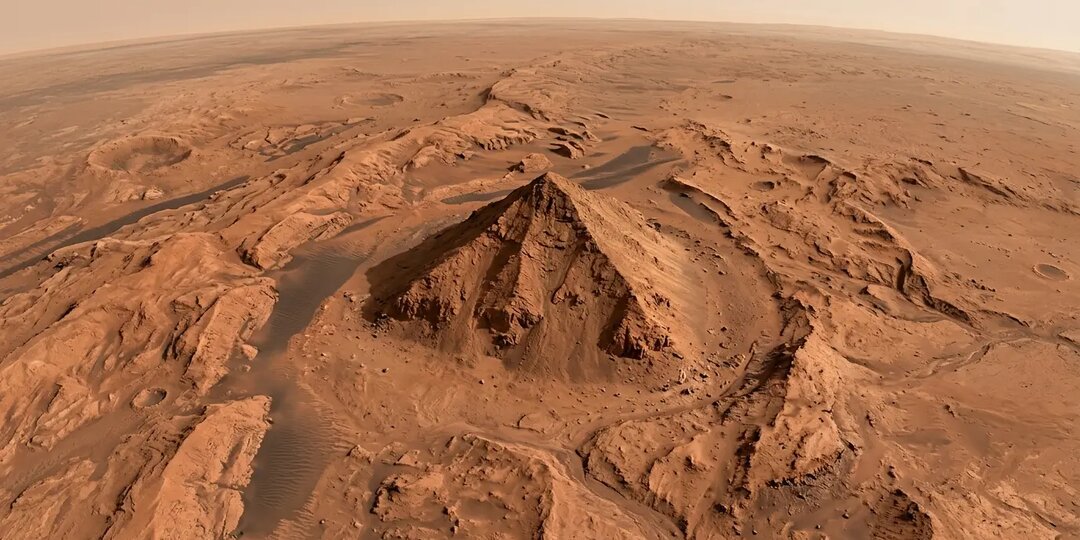 На Марсе обнаружена странная структура, поразительно похожая на древнеегипетскую пирамиду