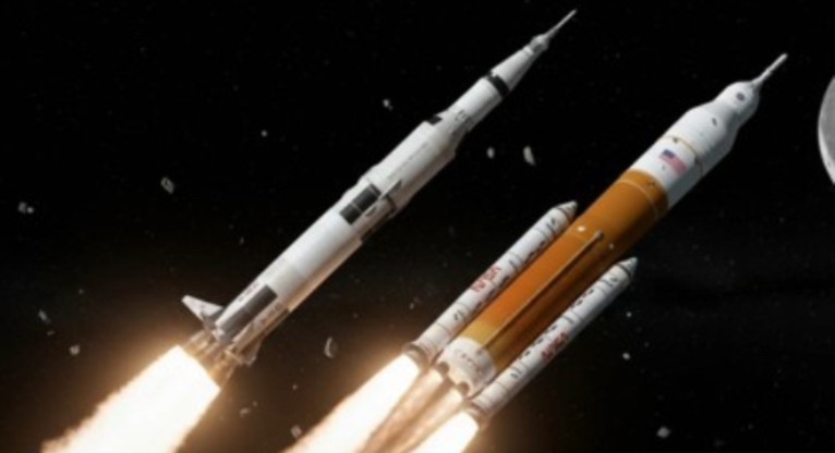 Изображение: Saturn V и SLS;  © Freepik