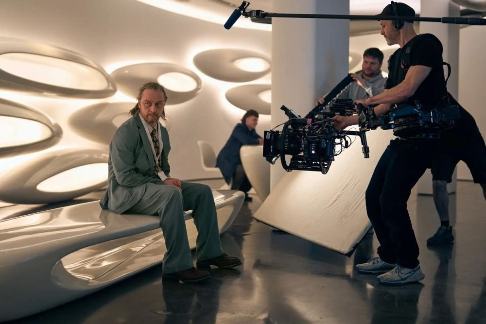     Кадр со съемок сериала «Тем временем» / Sky