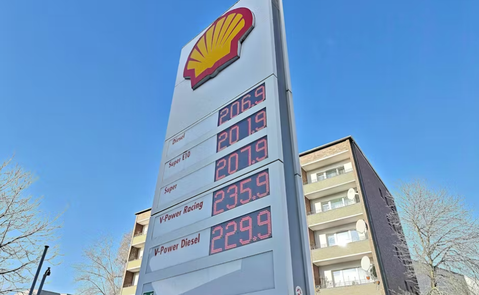 С 1 апреля цены на доске должны повышаться только один раз в день © dts Nachrichtenagentur/Imago