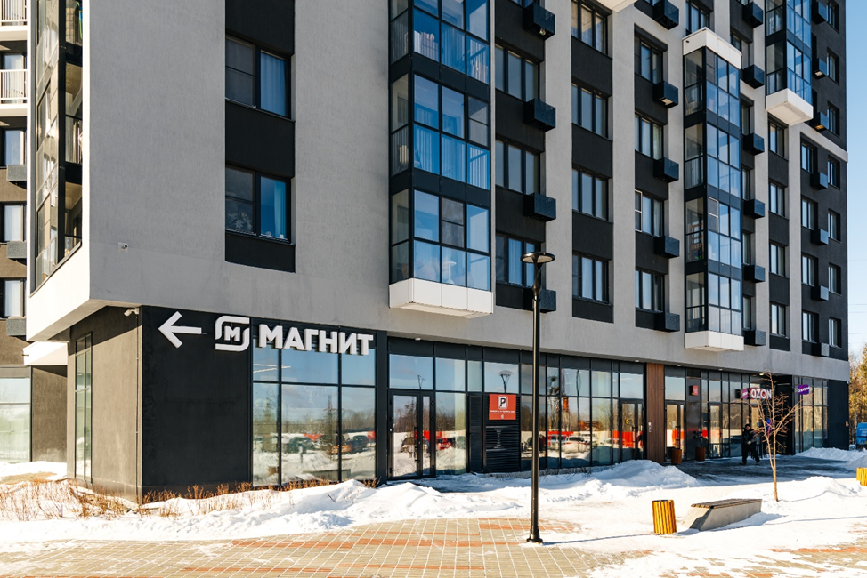 Одними из первых в новые районы традиционно заходят сетевые супермаркеты: кушать люди хотят всегда