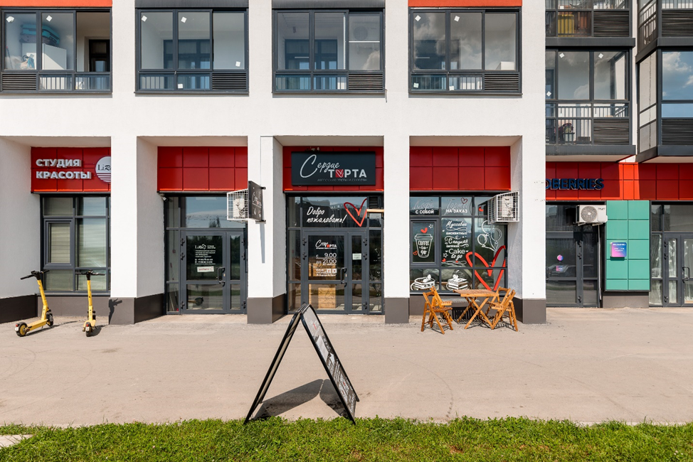 В большинстве случаев первый этаж новостройки занимают коммерческие помещения