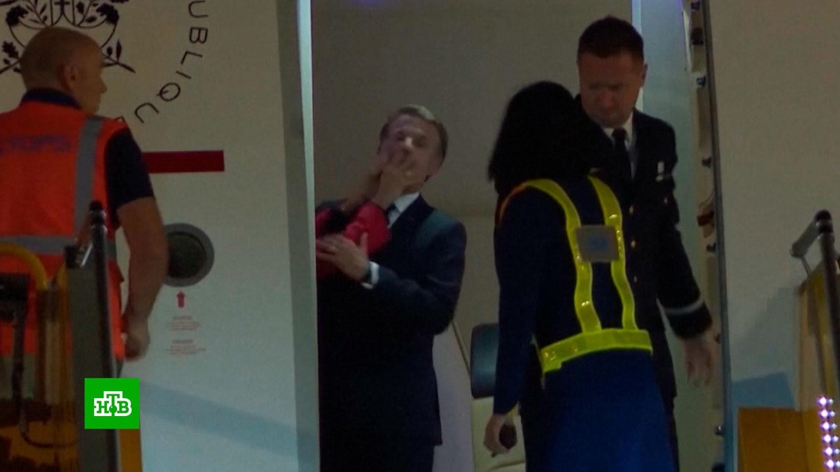    Макрон объяснил пощечину от жены