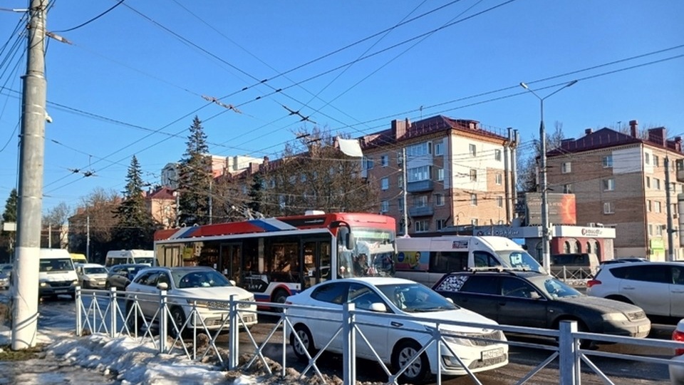 В Брянске временно изменили движение общественного транспорта по улице Красноармейской