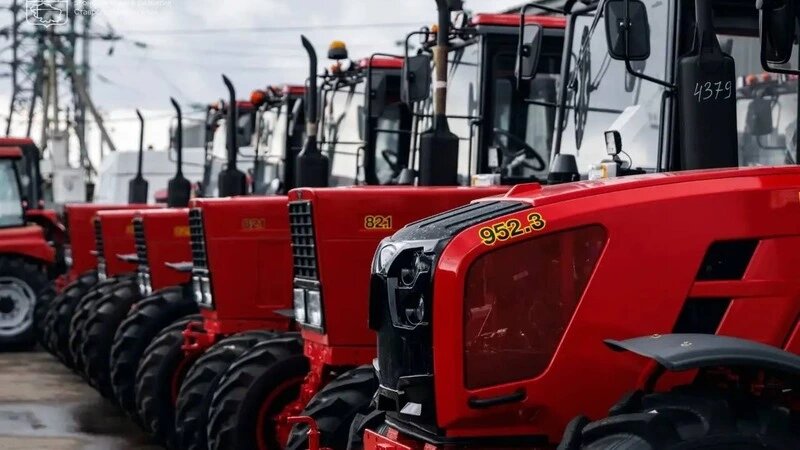    Новые тракторы Фото: Минэк Ставрополья