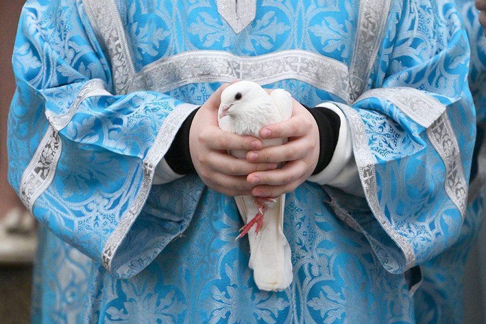    На Благовещение в России существует обычай выпускать на волю птиц, особенно голубей. / Фото: Кристина Кормилицына/РИА Новости