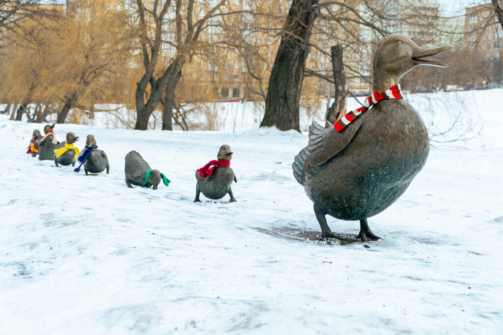 Источник: https://mr.moscow/smolenskaya-sportivnaya-s-muhinoj-gory-da-na-deviche-pole/