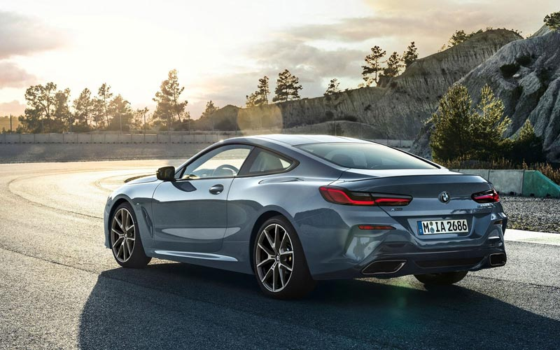 BMW 8 Series сзади. Фото из интернета.