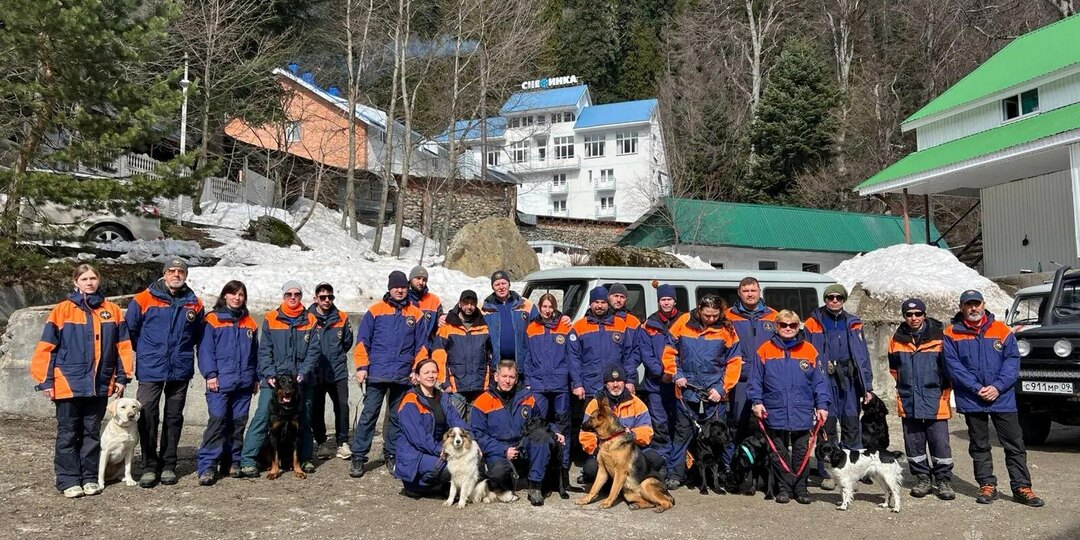 В Карачаево-Черкесии кинологические расчеты МЧС России проходят испытания по горно-лавинной специализации