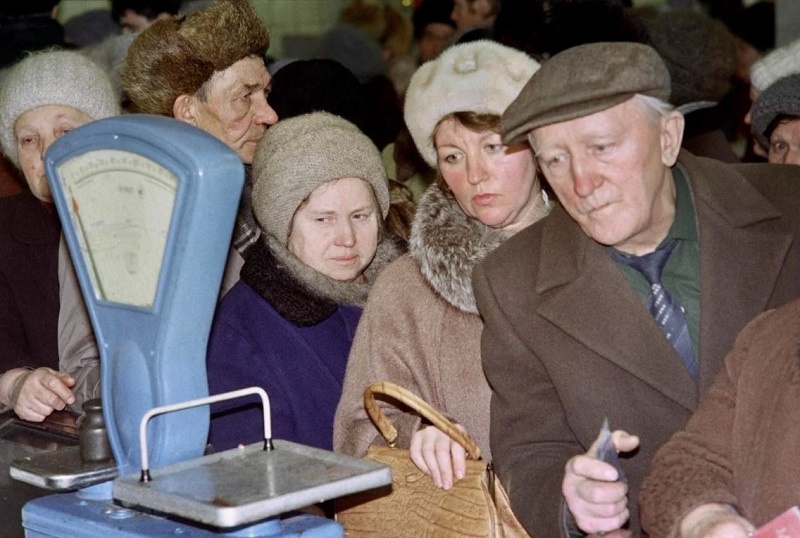 Как в СССР люди получали деньги, которых не зарабатывали (и почему это работало)