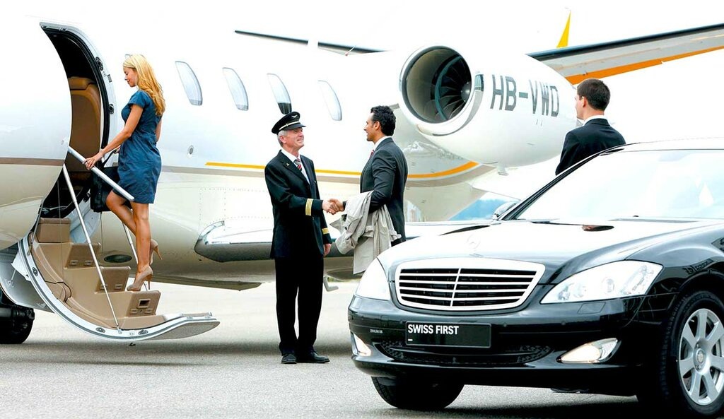 это точно не наш случай, когда перед ами выстилается как лакей капитан воздушного судна) фото с инета