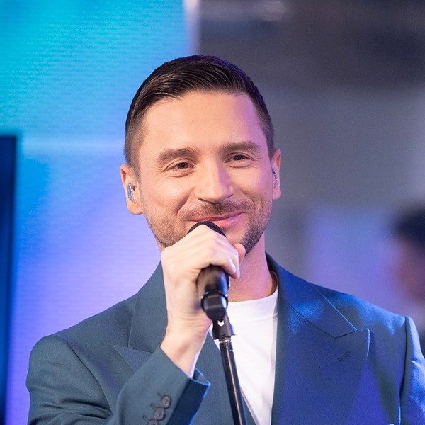     Сергей Лазарев отметил 43-летие живым концертом и анонсировал новые даты тура «Шоумен»