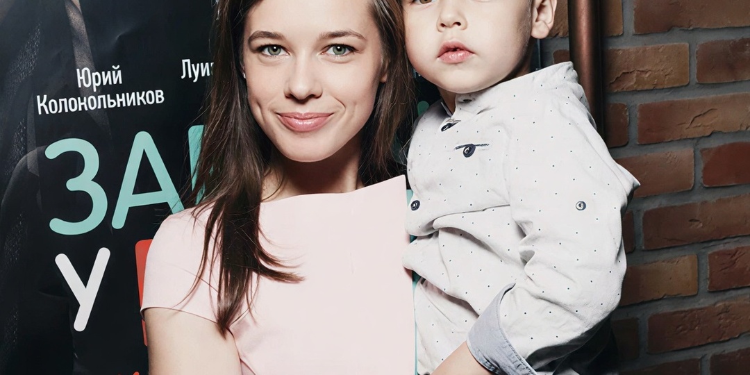 Уже 13 лет и одно лицо с мамой. Как сейчас выглядит сын Екатерины Шпицы и каскадера Константина Адаева