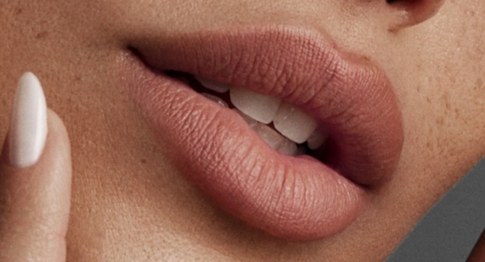 Красивые губы без филлеров: аппаратные методики и домашний уход