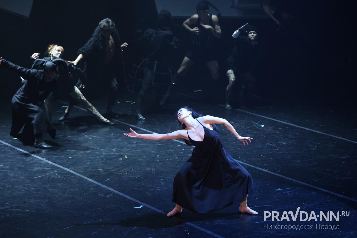    В основе этой постановки два одноактных балета, созданных в 1922 году - «Демон» Пауля Хиндемита и «Волшебная ночь» Курта Вайля