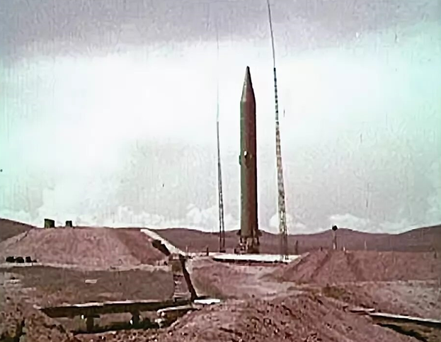 Ракета Р-14 на стартовом столе (наземный старт)