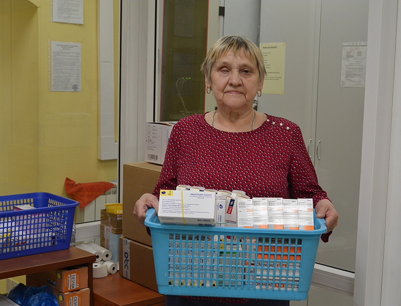 Ольга Николаевна с запасом жизненно важных лекарств