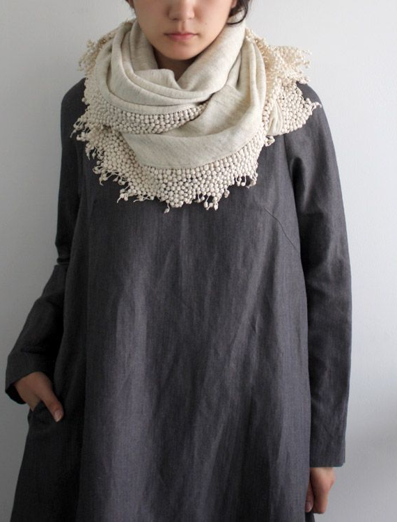 шарф с необычным декором