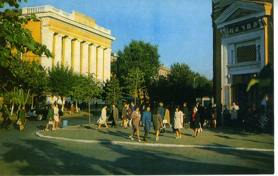Главпочтамт и Машиностроительный техникум, фото В. Панова, издательство "Советская Россия", 1978 г.
