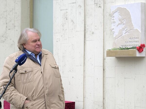 В Москве открыли мемориальную доску в память о дипломате Валентине Фалине