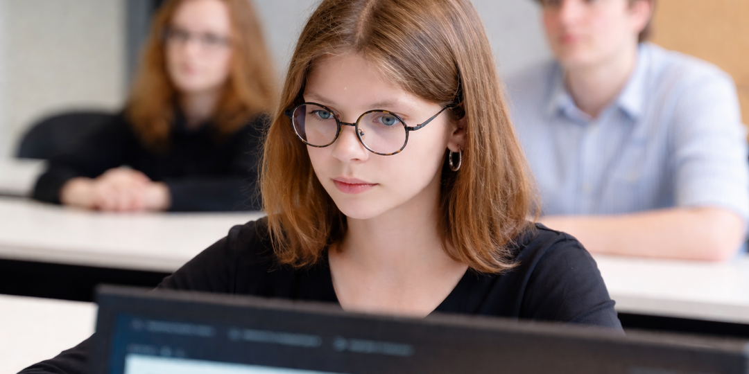 После 9 класса: идти в 10-й или выбрать колледж? Честно про путь в ИТ